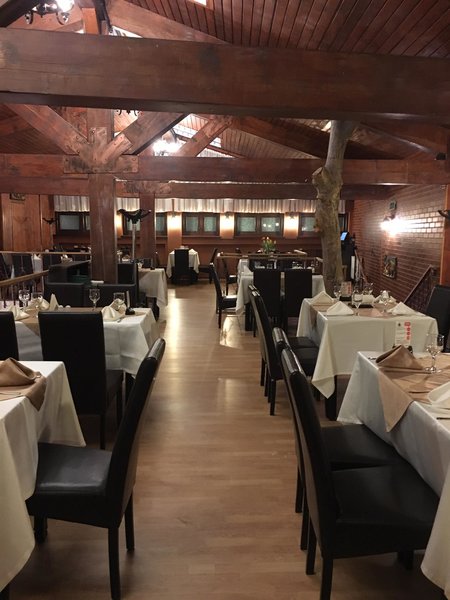 Izvorul Rece - Restaurant